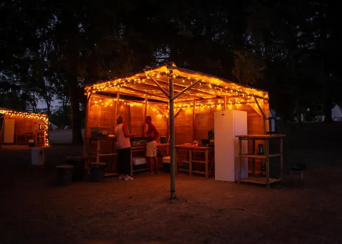 Lodg\'ing Nature Camp Presqu\'île Crozon